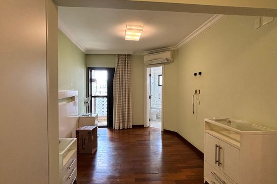 Suíte de apartamento à venda com 3 quartos, 225m² em Chácara Inglesa, São Paulo