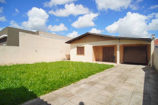 Quintal de casa à venda com 3 quartos, 125m² em Feitoria Seller, São Leopoldo