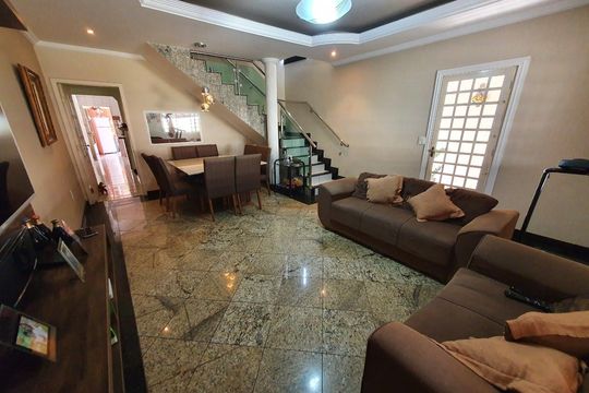 Sala de casa à venda com 4 quartos, 197m² em Parque Xangri-lá, Contagem