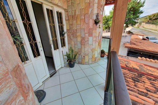 Área externa de casa à venda com 4 quartos, 197m² em Parque Xangri-lá, Contagem