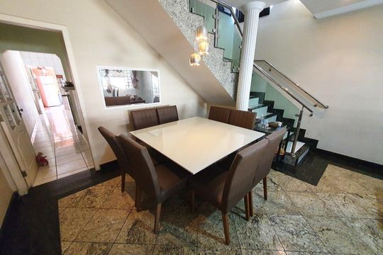 Sala de casa à venda com 4 quartos, 197m² em Parque Xangri-lá, Contagem