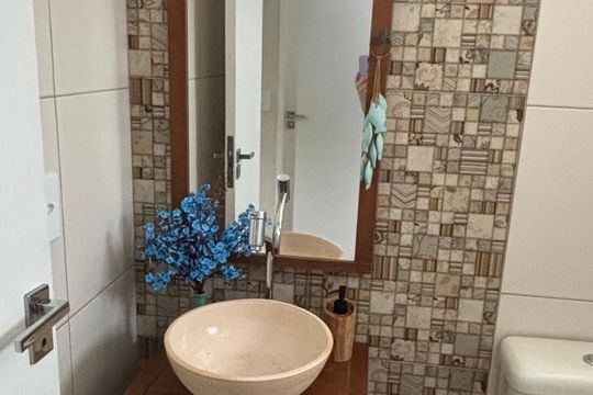 Banheiro de apartamento à venda com 2 quartos, 58m² em Vila Carmosina, São Paulo