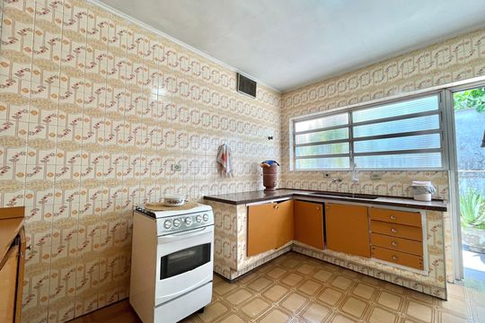 Cozinha de casa à venda com 5 quartos, 250m² em Vila Alexandria, São Paulo