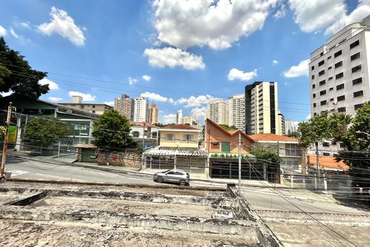 Vista da Suíte 1 de casa à venda com 5 quartos, 250m² em Vila Alexandria, São Paulo