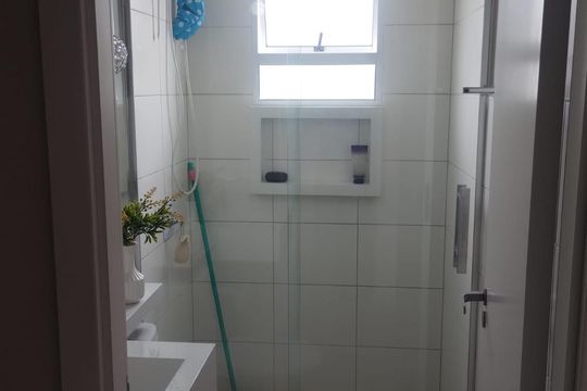 Banheiro de apartamento para alugar com 2 quartos, 43m² em Centro, Ribeirão das Neves