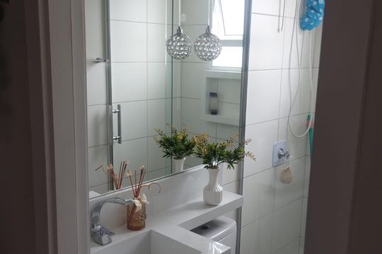 Banheiro de apartamento para alugar com 2 quartos, 43m² em Centro, Ribeirão das Neves