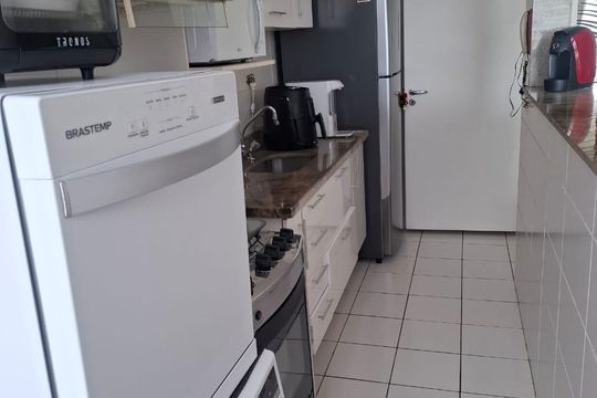 Cozinha de apartamento para alugar com 2 quartos, 73m² em Barra da Tijuca, Rio de Janeiro