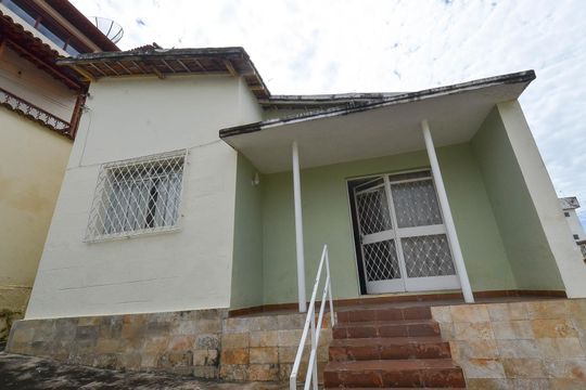 Varanda de casa à venda com 4 quartos, 185m² em Sagrada Família, Belo Horizonte