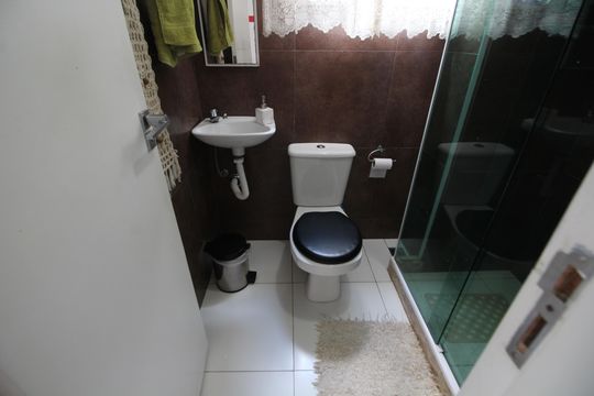 Banheiro de Serviço de casa de condomínio à venda com 4 quartos, 600m² em Jacarepaguá, Rio de Janeiro