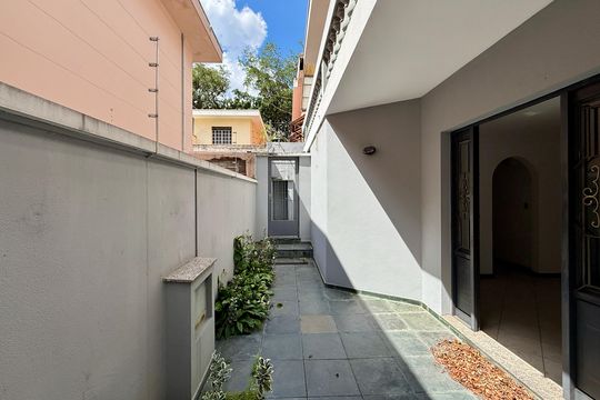 Casa à venda com 4 quartos, 254m² em Indianópolis, São Paulo