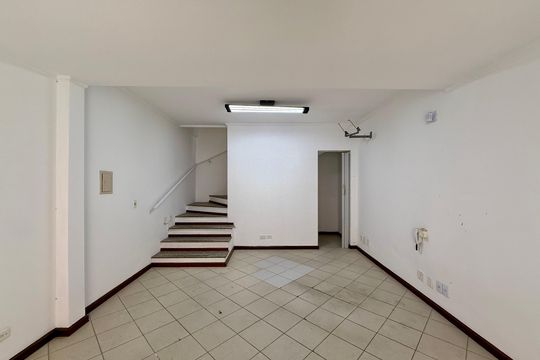 Casa à venda com 4 quartos, 254m² em Indianópolis, São Paulo