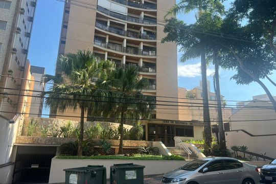 Fachada de apartamento à venda com 3 quartos, 160m² em Cambuí, Campinas