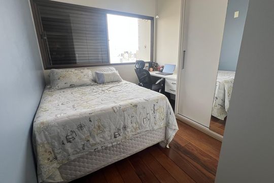 Quarto de apartamento à venda com 3 quartos, 160m² em Cambuí, Campinas