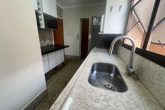Cozinha de apartamento à venda com 3 quartos, 160m² em Cambuí, Campinas