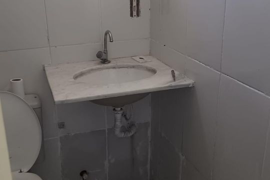 Banheiro de casa para alugar com 1 quarto, 60m² em Itaipuaçu, Maricá