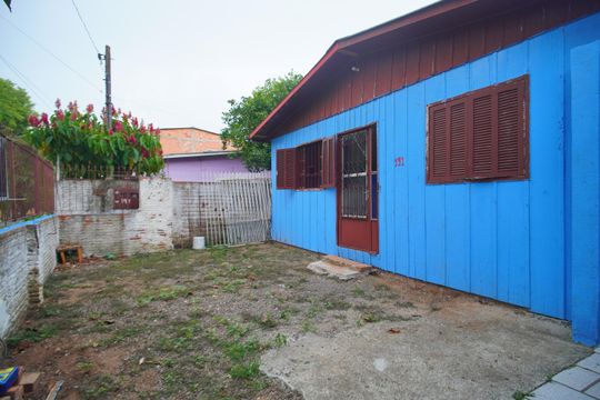 Quintal de casa à venda com 2 quartos, 96m² em Feitoria Seller, São Leopoldo