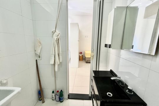 Banheiro de apartamento à venda com 1 quarto, 28m² em Ipanema, Rio de Janeiro