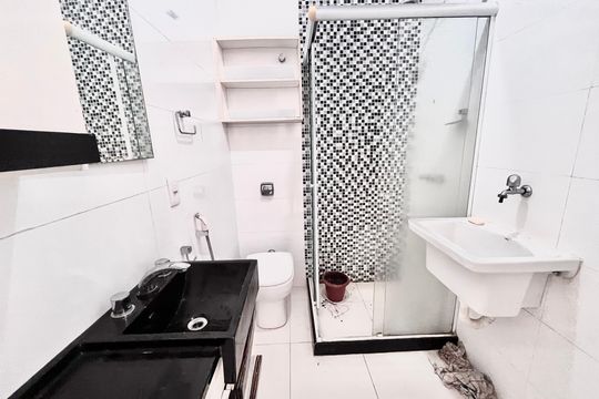 Banheiro de apartamento à venda com 1 quarto, 28m² em Ipanema, Rio de Janeiro