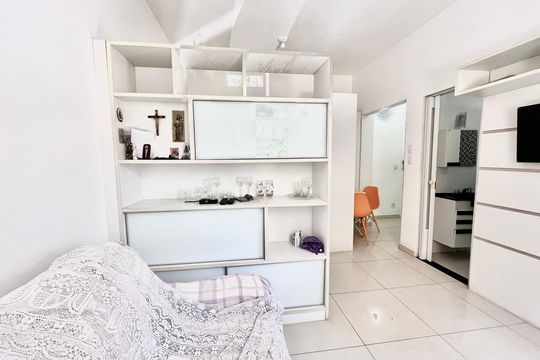 Sala  de apartamento à venda com 1 quarto, 28m² em Ipanema, Rio de Janeiro