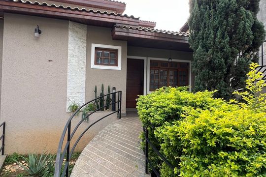 Casa à venda com 3 quartos, 355m² em Quitaúna, Osasco