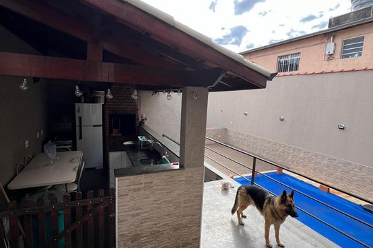 Casa à venda com 3 quartos, 355m² em Quitaúna, Osasco