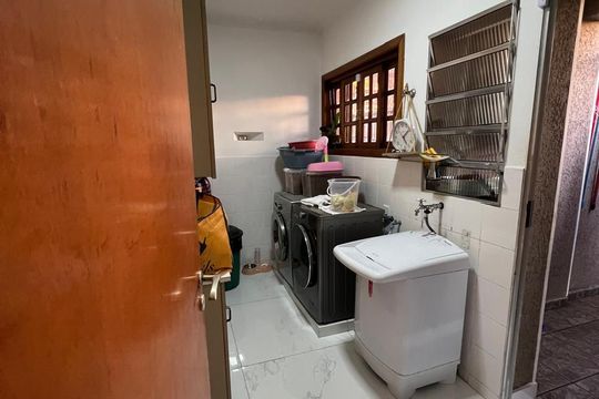 Casa à venda com 3 quartos, 355m² em Quitaúna, Osasco