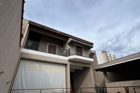 Casa à venda com 3 quartos, 355m² em Quitaúna, Osasco