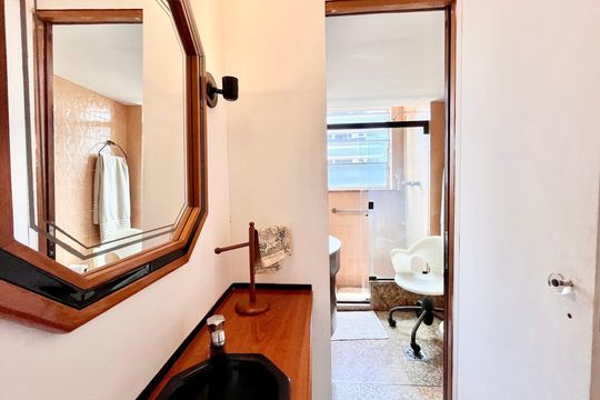 BANHEIRO de apartamento à venda com 3 quartos, 100m² em Leblon, Rio de Janeiro