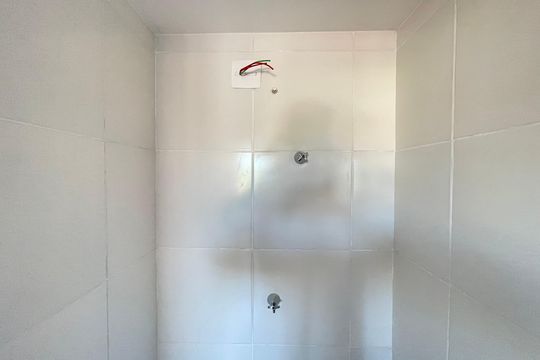 Banheiro de kitnet/studio à venda com 1 quarto, 17m² em Ferreira, São Paulo