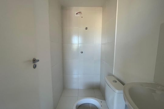 Banheiro de kitnet/studio à venda com 1 quarto, 17m² em Ferreira, São Paulo