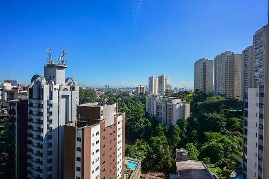 Vista da Suíte 3 de apartamento à venda com 4 quartos, 300m² em Vila Suzana, São Paulo