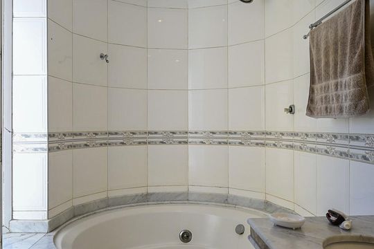 Banheiro Suíte 1 de apartamento à venda com 4 quartos, 300m² em Vila Suzana, São Paulo