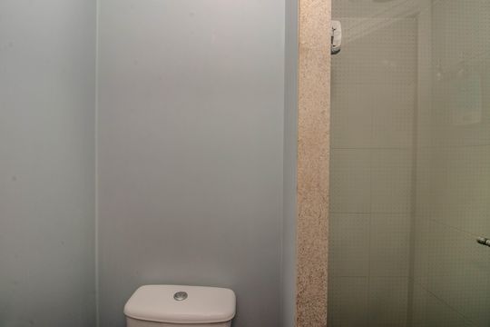 Banheiro de kitnet/studio à venda com 1 quarto, 24m² em Bom Fim, Porto Alegre