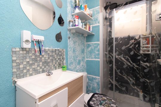 Banheiro de apartamento para alugar com 2 quartos, 42m² em Cavalhada, Porto Alegre