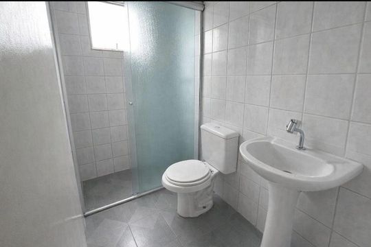 Banheiro de apartamento à venda com 2 quartos, 52m² em Vila Ivone, São Paulo