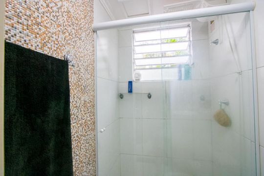 Banheiro de apartamento para alugar com 1 quarto, 52m² em Parque Sao Vicente, Santo André