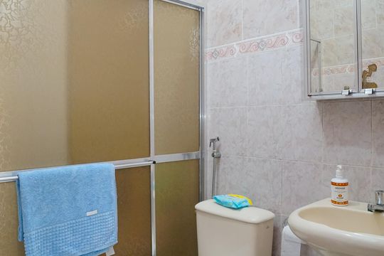 Banheiro do Quarto 4 de casa para alugar com 7 quartos, 4000m² em Inoã, Maricá