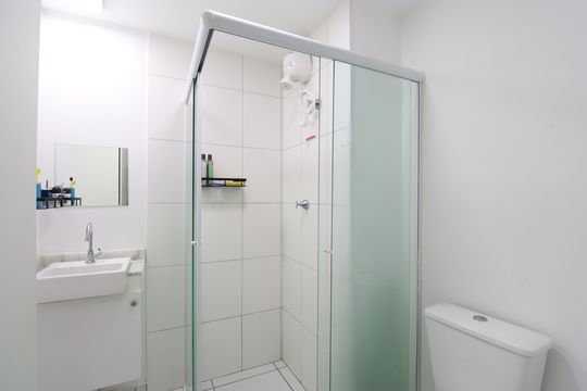 Banheiro de kitnet/studio à venda com 1 quarto, 27m² em Pompeia, São Paulo