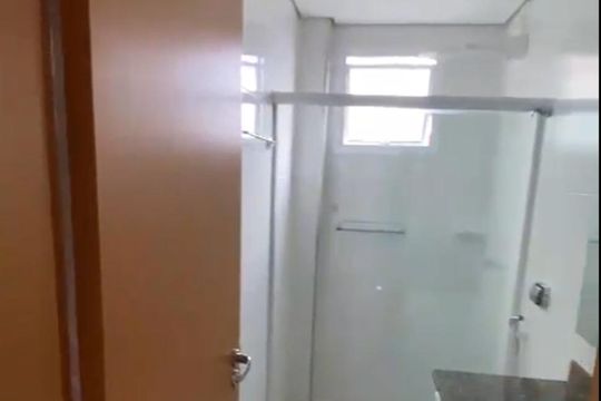 Banheiro de apartamento para alugar com 1 quarto, 46m² em Centro, Uberlândia