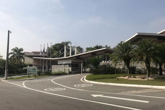Vista da Rua de casa de condomínio à venda com 4 quartos, 410m² em  Alphaville, Santana de Parnaíba
