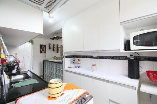 Cozinha de apartamento à venda com 2 quartos, 54m² em Vila Andrade, São Paulo