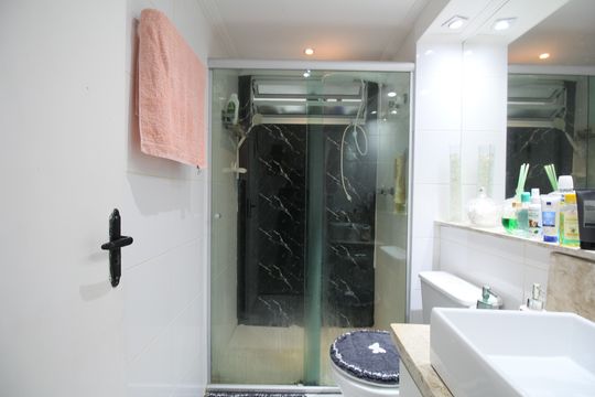 Banheiro de apartamento à venda com 2 quartos, 54m² em Vila Andrade, São Paulo