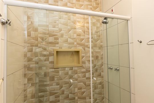 Banheiro Suíte 3 de casa de condomínio à venda com 5 quartos, 682m² em Alphaville Residencial Um, Barueri