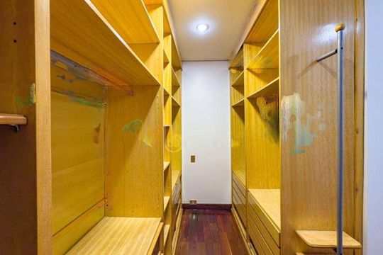 Casa à venda com 4 quartos, 900m² em Alphaville, Santana de Parnaíba