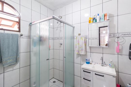 Banheiro da suíte 1 de casa para alugar com 3 quartos, 247m² em Km 18, Osasco