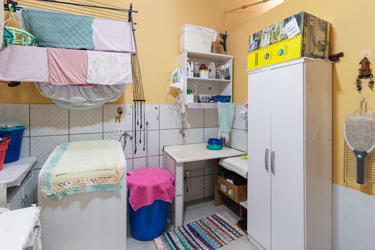 Área de serviço de casa para alugar com 3 quartos, 247m² em Km 18, Osasco