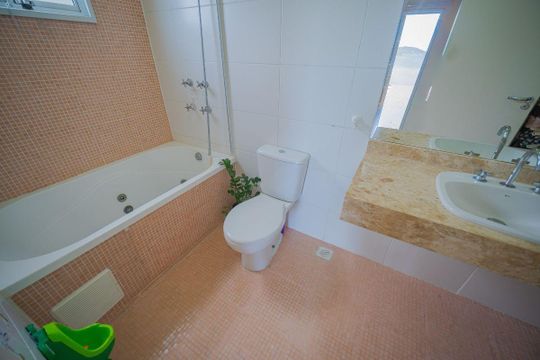 Casa à venda com 3 quartos, 272m² em Alphaville, Santana de Parnaíba