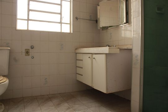 Banheiro de casa à venda com 3 quartos, 195m² em Jardim da Gloria, São Paulo