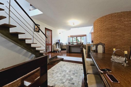 Casa à venda com 4 quartos, 285m² em Residencial Quatro (Alphaville), Santana de Parnaíba