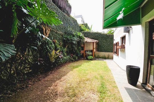 Casa à venda com 4 quartos, 285m² em Residencial Quatro (Alphaville), Santana de Parnaíba